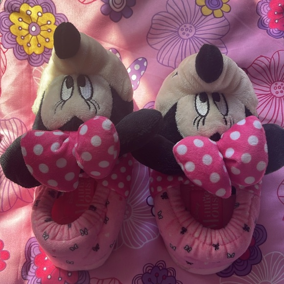 Disney Minnie Mouse bed sheet & blanket set with Minnie Mouse slippers included - Picture 7 of 9